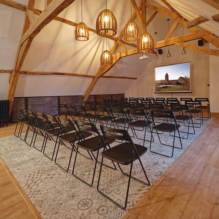 la-ferme-du-parc-page-agora-champetre-location-salle-teambuilding-evenements-gal-salle-grenier-01 Location salle de réunion à Lens, la Ferme du Parc, deux salles professionnelles au cœur de la ferme à 15 minutes de Mons.