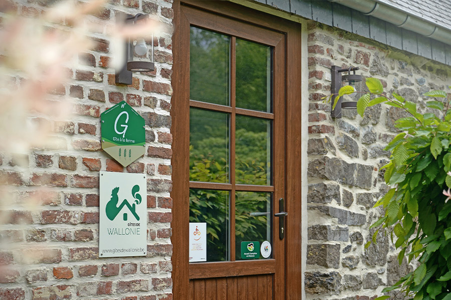 la-ferme-du-parc-activite-enfants-familles-gites-location-salles-accueil-scolaire-mons-ath-soignies-page-logis-des-champs-les-trois-cochons-gal08